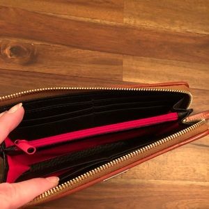 Dooney & Bourke Bags - Pebble Grain Zip Clutch Dooney & Bourke Bags - Pebble Grain Zip Clutch